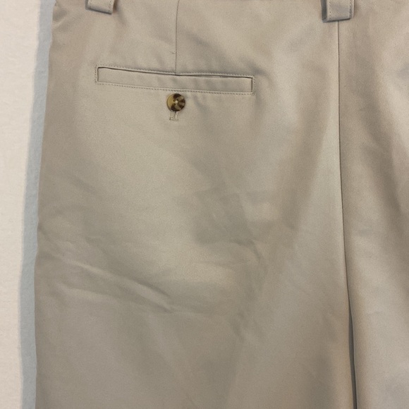 Van Heusen Men’s Tan Shorts Size 36 - Picture 4 of 6